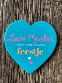 Keramieken onderzetter met de tekst Lieve moeder jij maakt van iedere dag een feestje