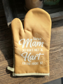 Ovenhandschoen met de tekst `Lieve mam, jij bakt met je hart en dat proef je`