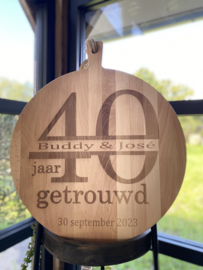 Serveerplank rond - 40 jaar getrouwd - zonder Mr en Mrs