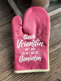 Ovenhandschoen met de tekst "Lieve vriendin met jou is het altijd genieten"