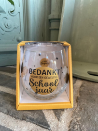 Wijn-waterglas met tekst BEDANKT VOOR EEN GEWELDIG SCHOOLJAAR