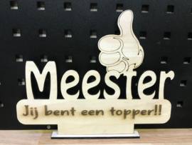 Houten tekstbordje op voetstuk; Meester Topper