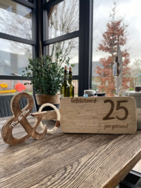 Serveerplank; 25 jaar getrouwd / Houten & teken mr & Mrs