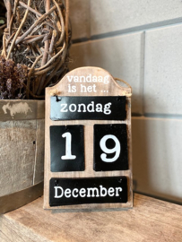 Kalender met metalen plaatjes