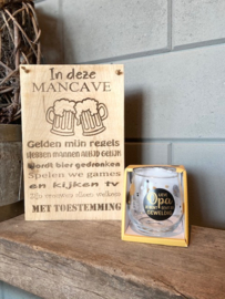 Tekstbord in deze mancave + glas lieve opa