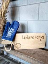 Ovenhandschoen met de tekst `I love you to the moon and back`+ Serveerplank Lekkere Hapjes