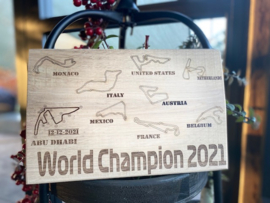Tekstbordje eikenhout 20x30 cm met tekst + circuits Wereldkampioen Formule 1