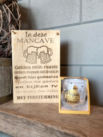 Tekstbord in deze mancave + glas lieve papa