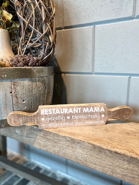 Tekstbord deegroller restaurant mama natural
