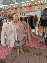Poncho met bont kraag