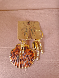Schelpen oorbel panter