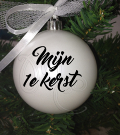 Kerstbal "naam " sneeuwvlokjes