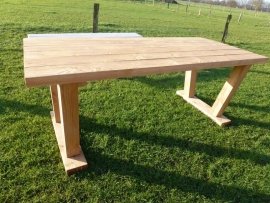 stevige douglas tuintafel model ''industriële tafel''