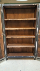 kast stalen frame met eiken wagonplanken
