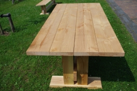 stevige douglas tuintafel model ''kloostertafel''