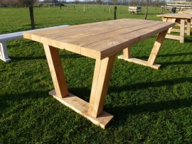 stevige douglas tuintafel model ''industriële tafel''