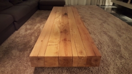 Salontafel eiken balken 15x15cm met stalen onderstel