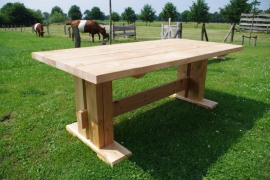 stevige douglas tuintafel model ''kloostertafel''