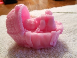 Wieg en baby samen
