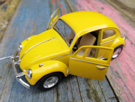 VW Beetle pull back geel