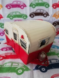 Auto met caravan rood