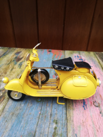 Scooter vintage metal geel