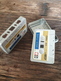 Cassette blikjes met blauw