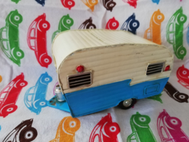 Auto met caravan blauw
