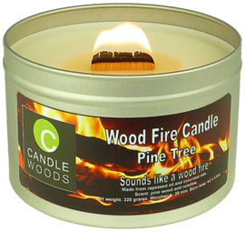 Candle Woods grote knetterende houtvuur geur kaars Pine Tree in blik met deksel en houtlont. Dennenboom/Kerstboom geur.