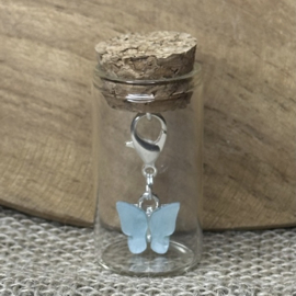 Hanger | Vlinder + glazen flesje