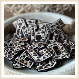 Strijk applicatie | Letter-Luipaardprint