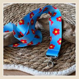 Keycord blauw met rood/gele bloemen