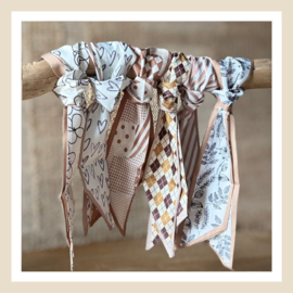 Sjaaltjes | Pure taupe