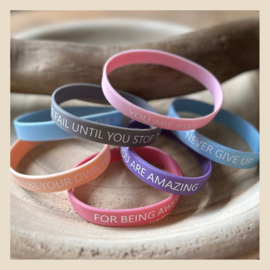 Armbandjes | Quotes pastel