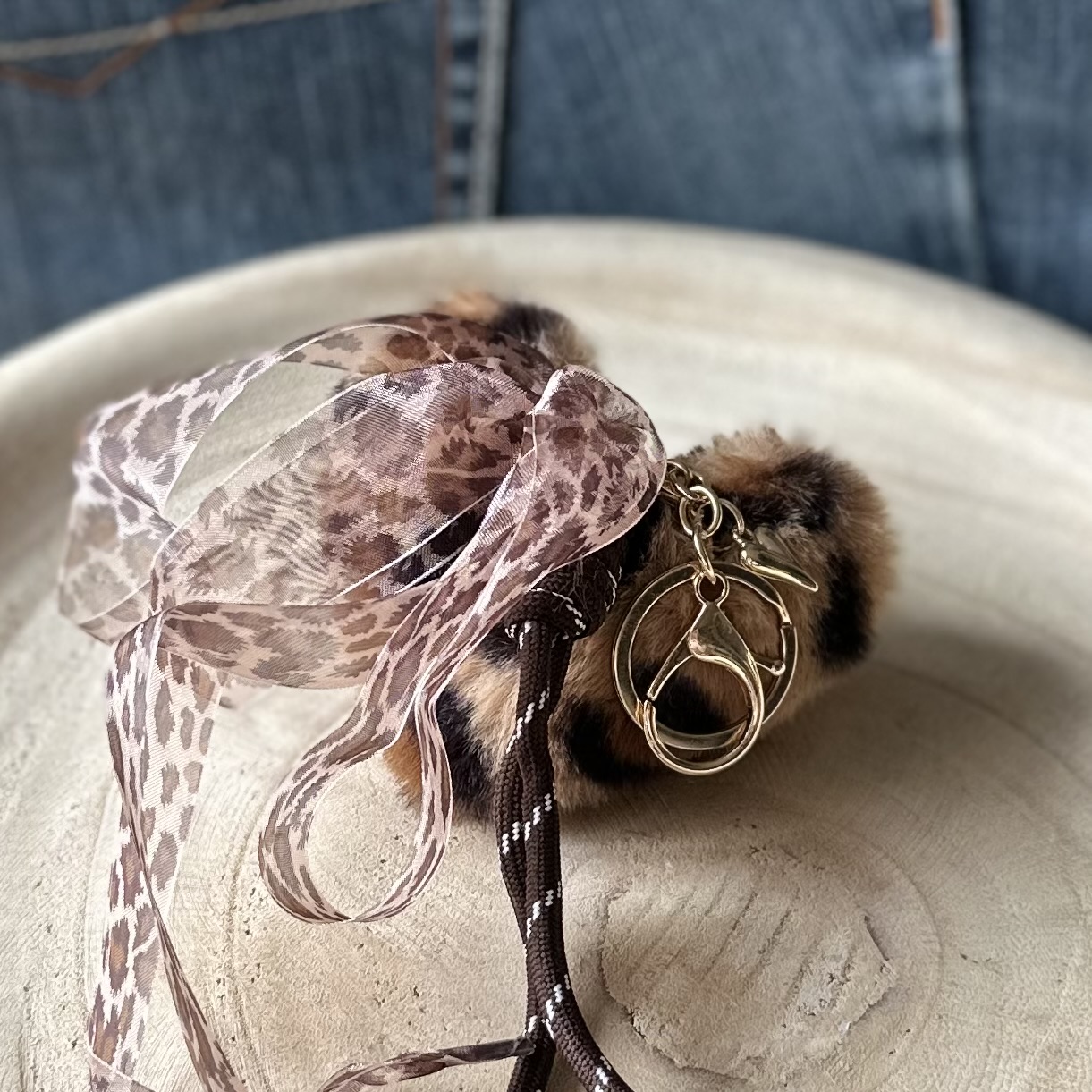 Tashanger | Fluffy Heart Leopard