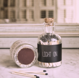 Lucifers zwart | Light on