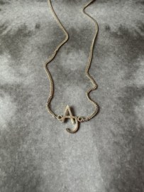 Collier met letters