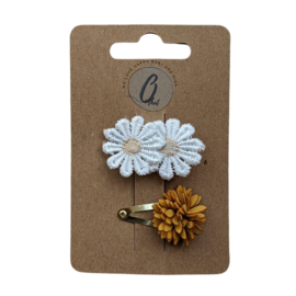 Babyhaarclipjes witte margrietjes en oker bloemetje