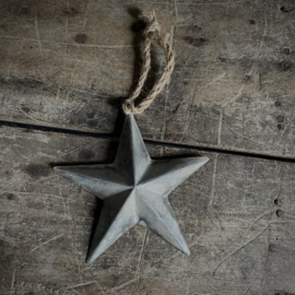 Metalen ster 'zink' aan touw 'S' (15,5 cm)