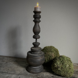 Sobere houten kandelaar  (40 cm hoog)