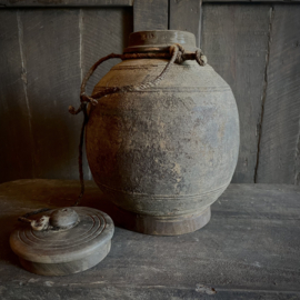 Oude Nepalese pot 135 (H 29 cm)