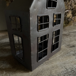 Metalen gevel huisje (H 25 cm.)