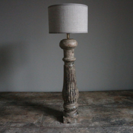 Unieke houten balusterlamp inclusief kap  (H 65 cm)