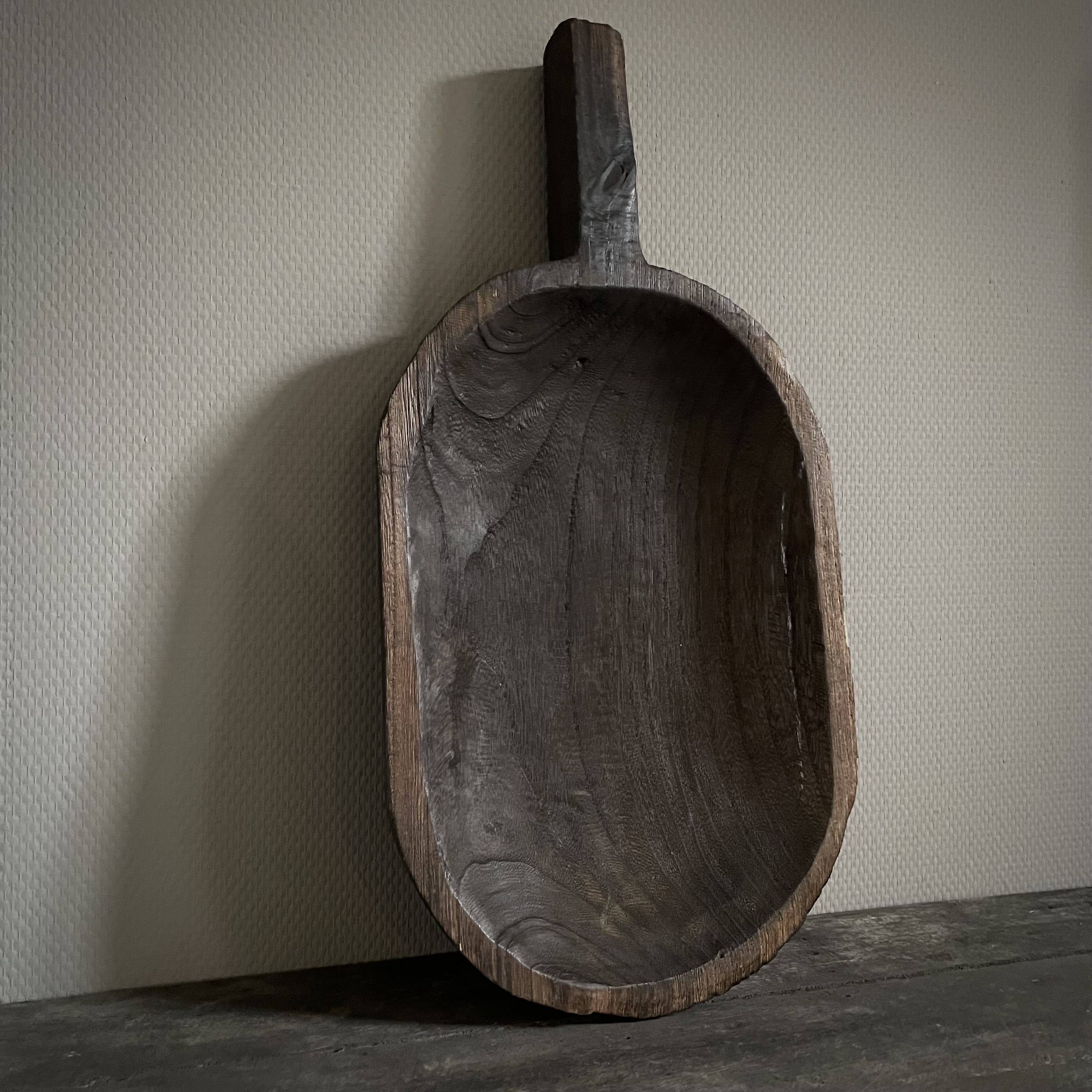 Donkere houten trog (L 55 cm)
