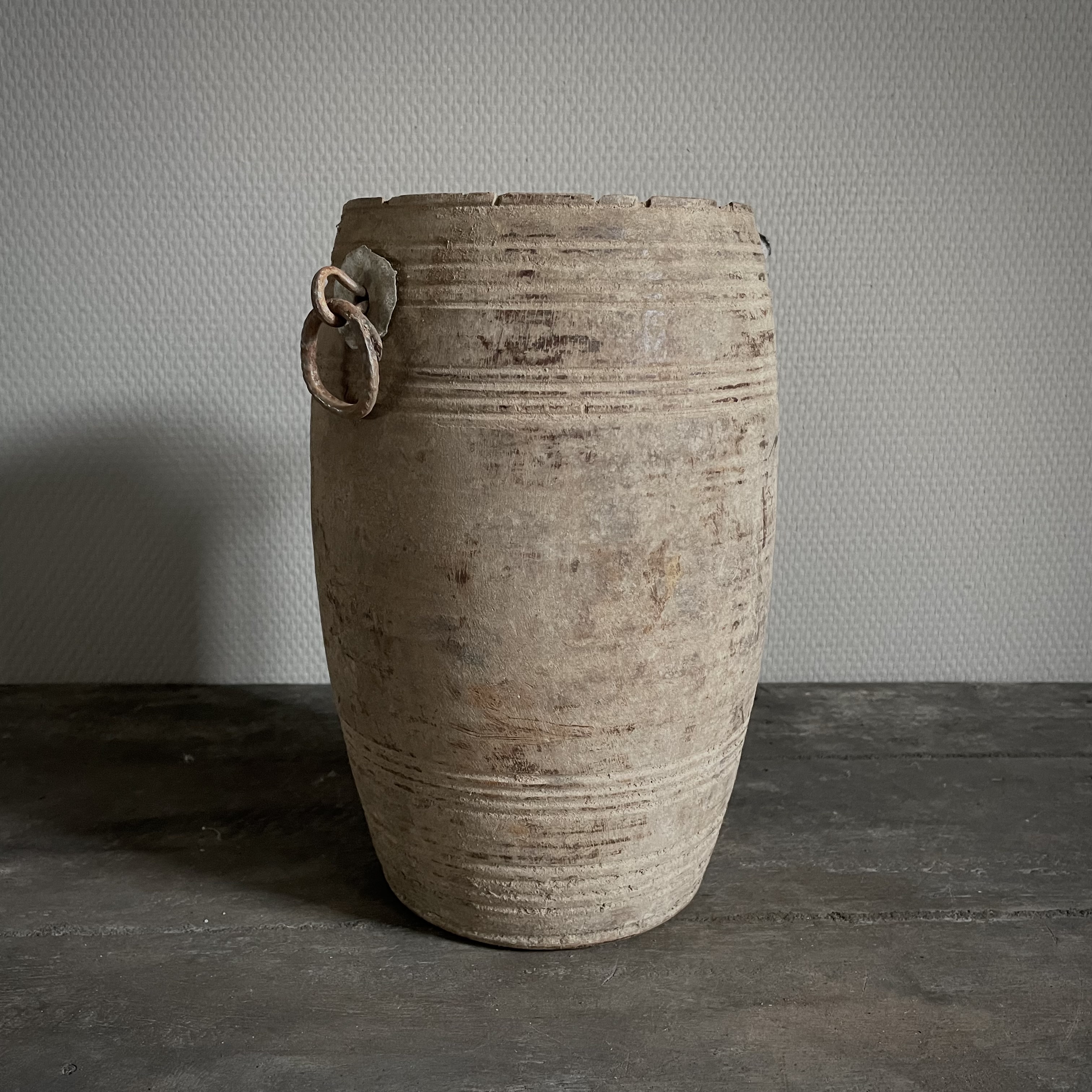Oude Nepalese pot  NR135 (H 26,5 cm)