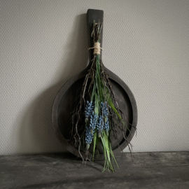 Toef met "blauwe' druifjes en berken takjes 'kunst' (L 40 cm)