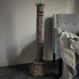 Oude Indische pilaar (H 91 cm.)