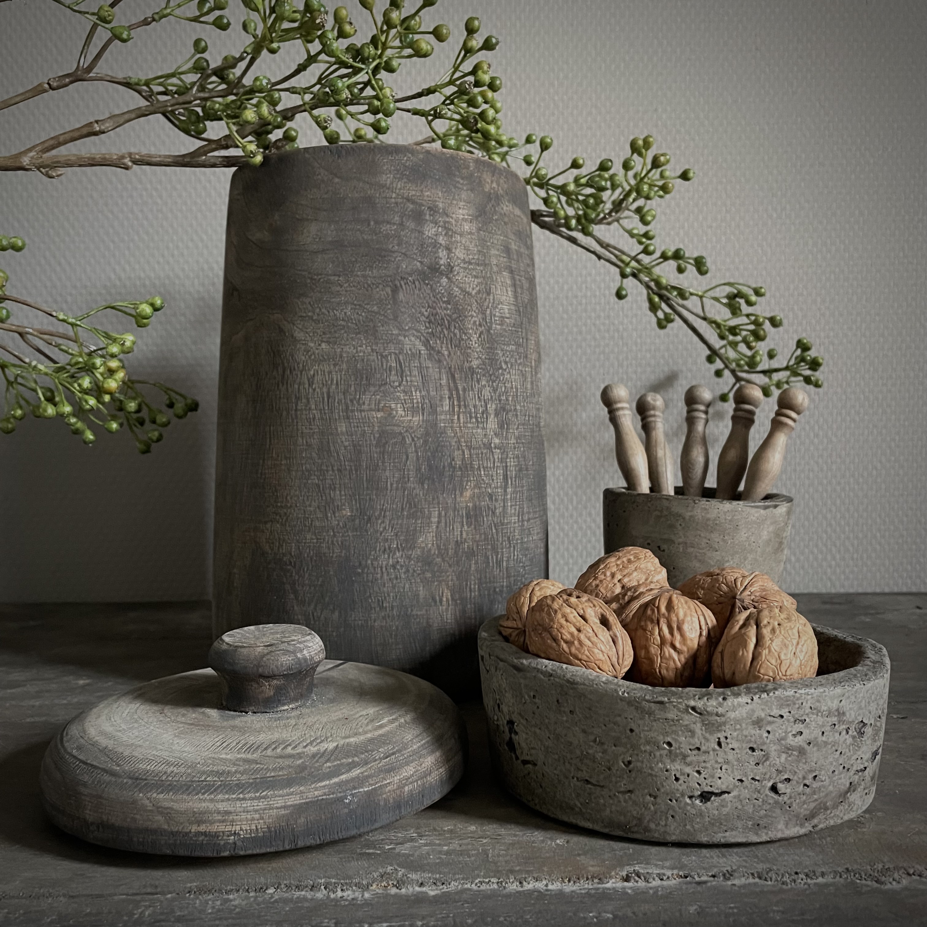 Vergrijsde houten pot (H 30 cm)