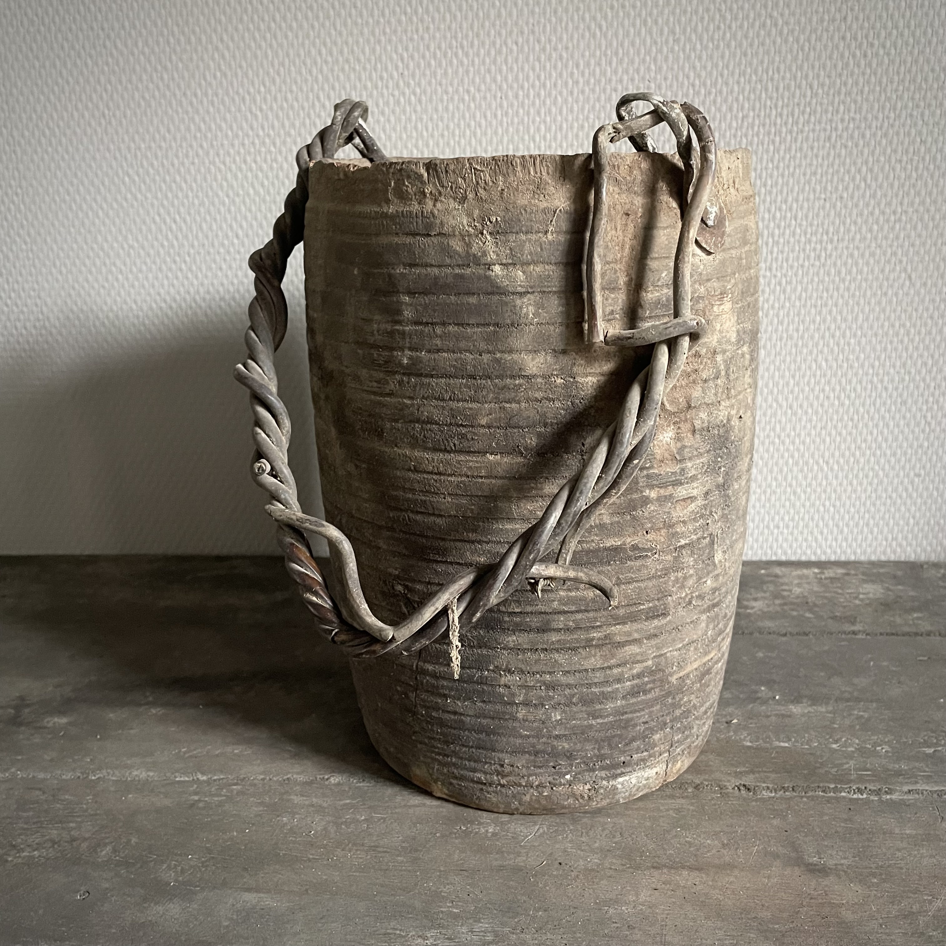 Oude Nepalese pot  NR133 (H 30 cm)