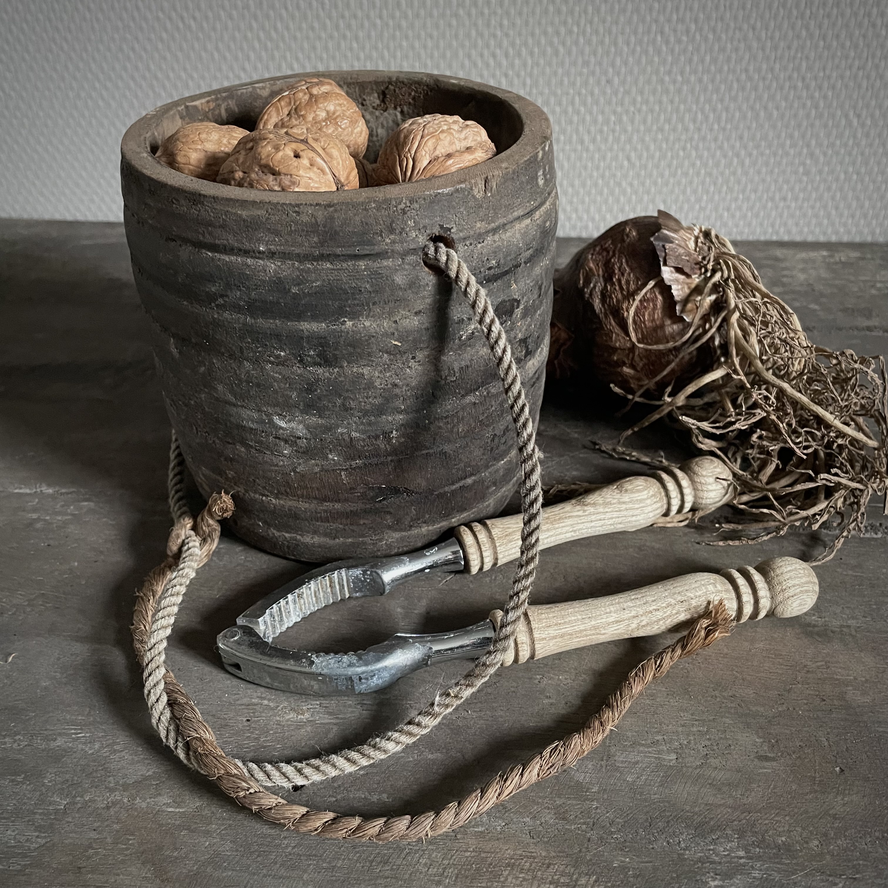 Oud Nepalees potje (H 12,5 cm)